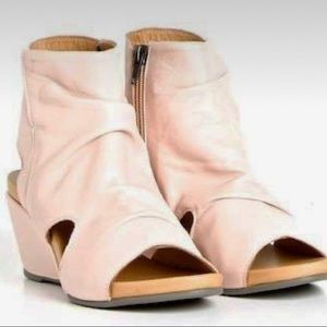 Buenos- Irvine Pale Pink New In Box